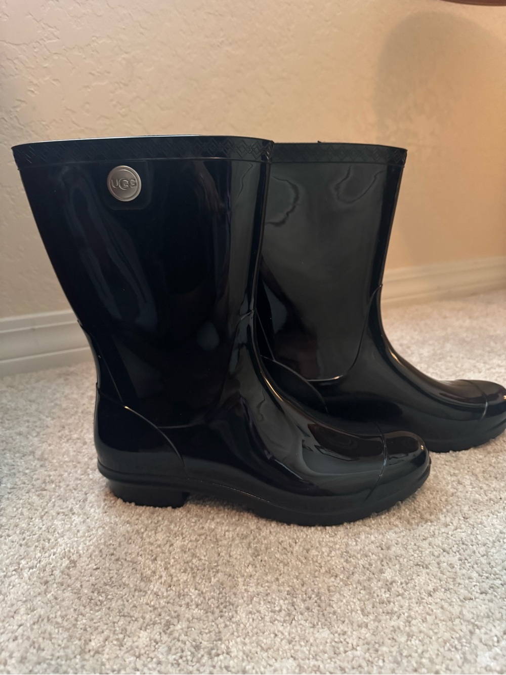 UGG Women's Glossy Black Mid-Calf Rain Boots 8